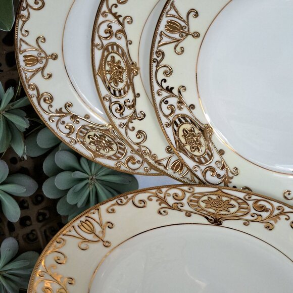 Set of Four Noritake CHRISTMAS BALL 43061/175 Bread & Butter Plates - Picture 3 of 8